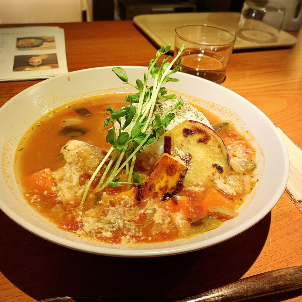 鶏肉とトマトのたっぷり野菜スープごはん